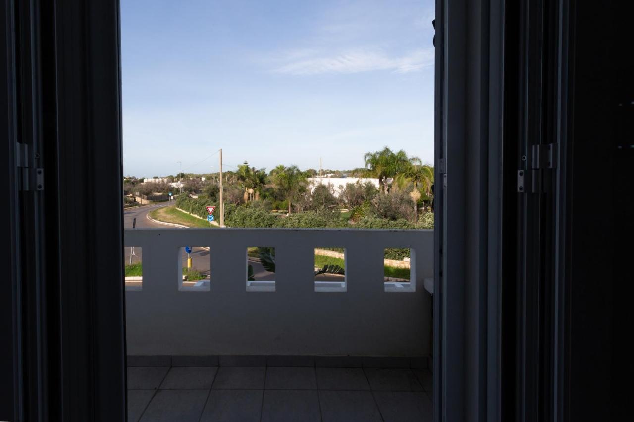 Apartamento Bilocale Climatizzato Con Vista Panoramica Ugento Exterior foto